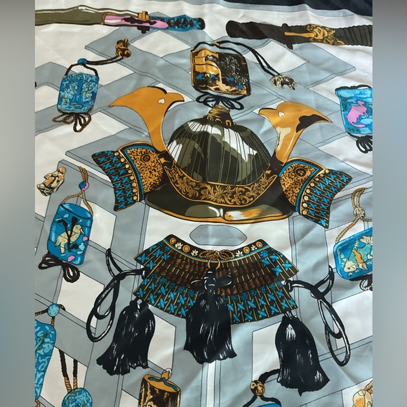 Water Silk New York Paris London 100% Polyester Asian Theme Square Scarf 35” - Picture 3 of 7